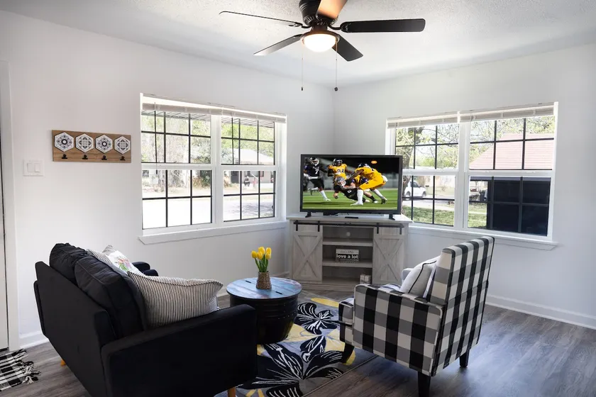 Stylish & Modern 2/1, 5 Mins to Fort Hood-Killeen - Image 1