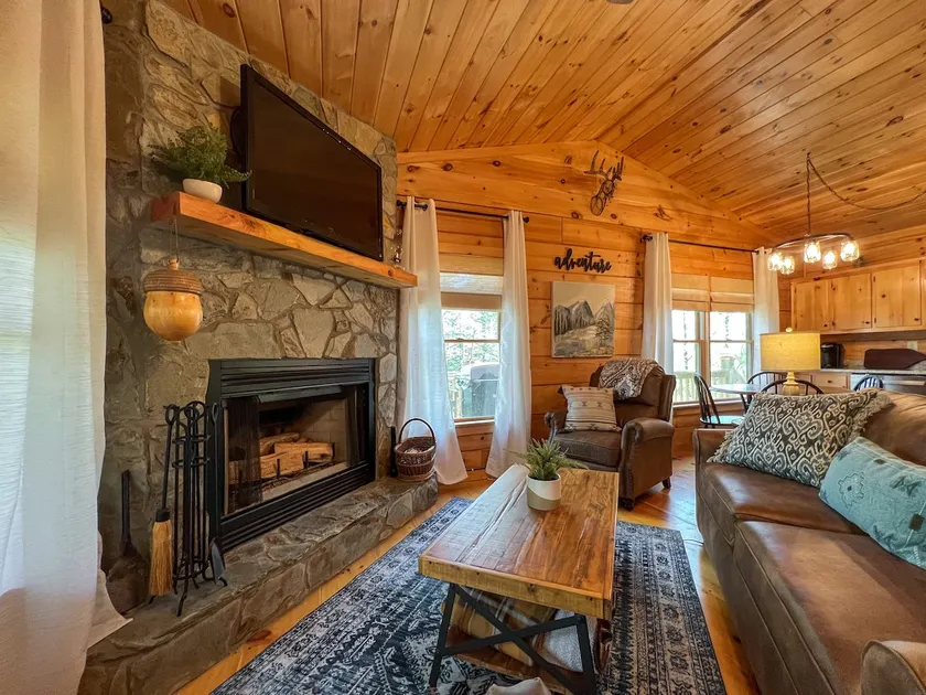 Cozy Couples Cabin, Hot Tub, Fire Pit, Grill - Image 1