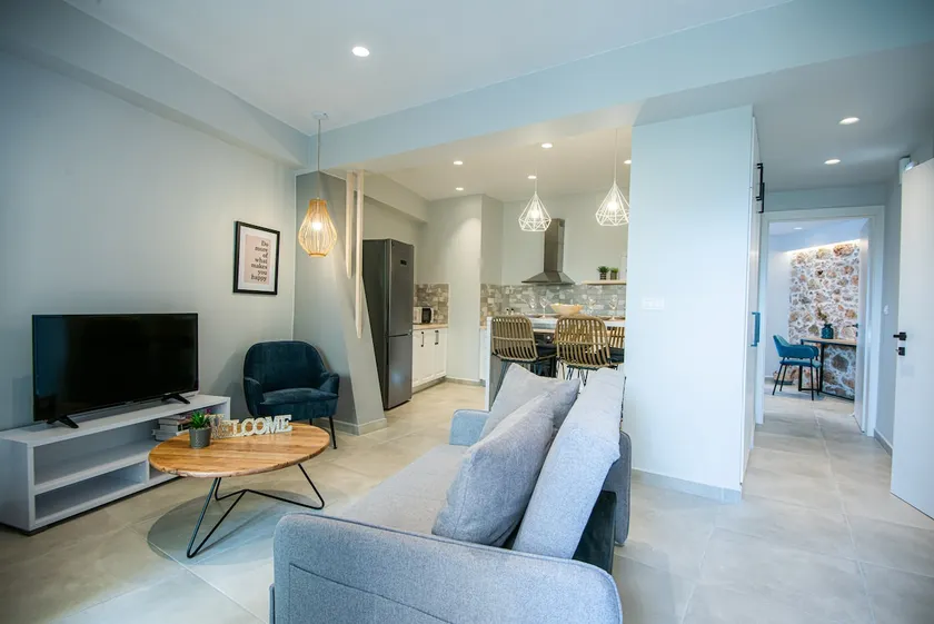 M&E house city center private parking - Image 1