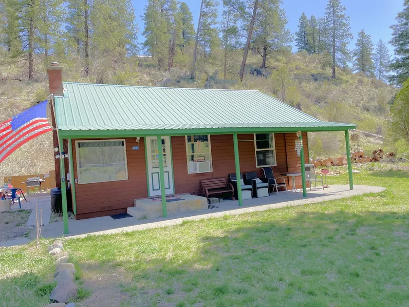 Cheerful 2 BR Cabin with Fire pit. - Image 1
