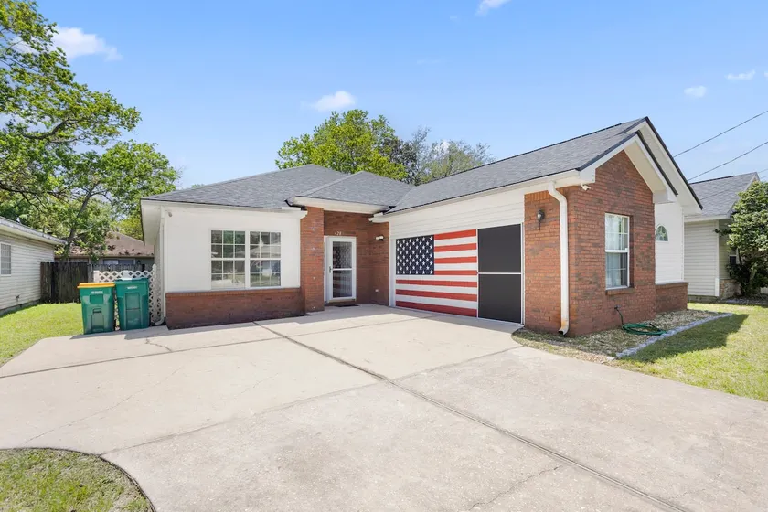 The American Dream - 4 Bedroom Full Home in FWB - Image 1