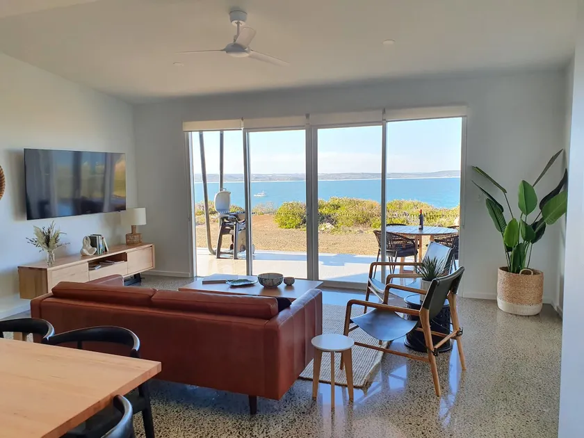 Wild Retreat - Luxury Home with Magnificent Views - Image 1