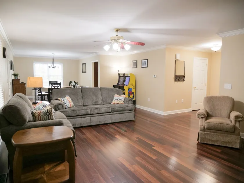 Perfect Getaway Near RRG with Screened Patio - Image 1