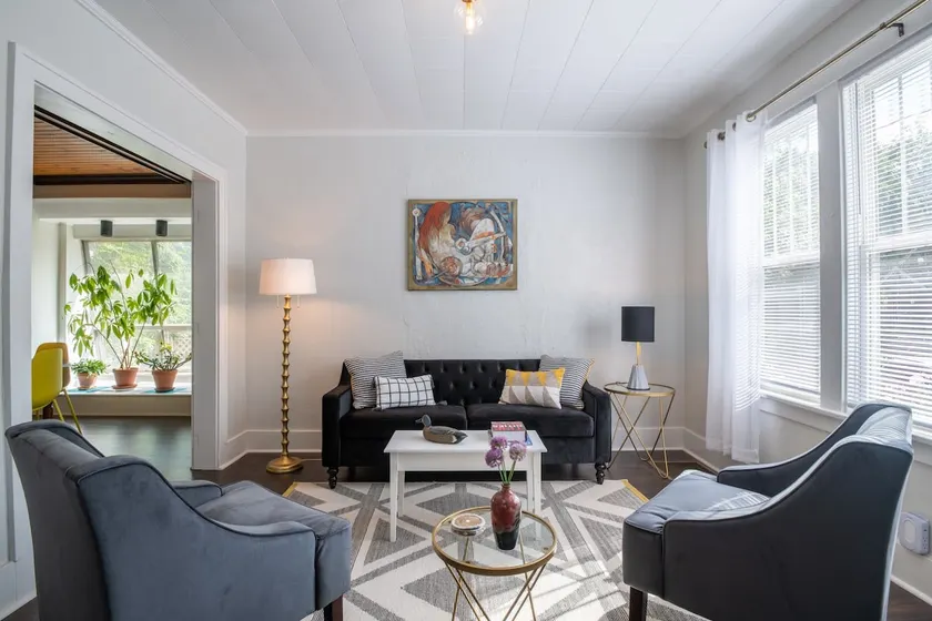 Sunny, chic, renovated cottage, near everything - Image 1