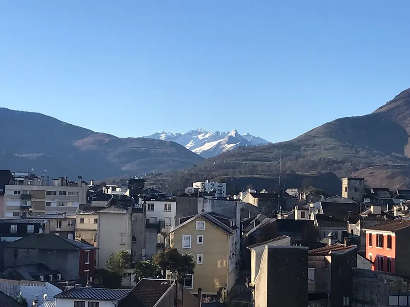 PAU 6 Beautiful 2-bedroom apartment with exceptional views and all comforts - Image 1