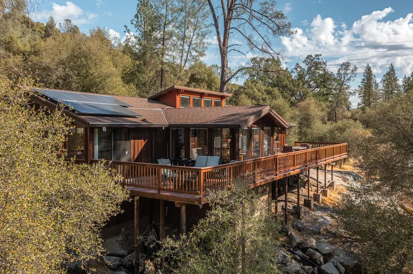 Breathtaking Cabin With Hot Tub Overlooking River - Image 1