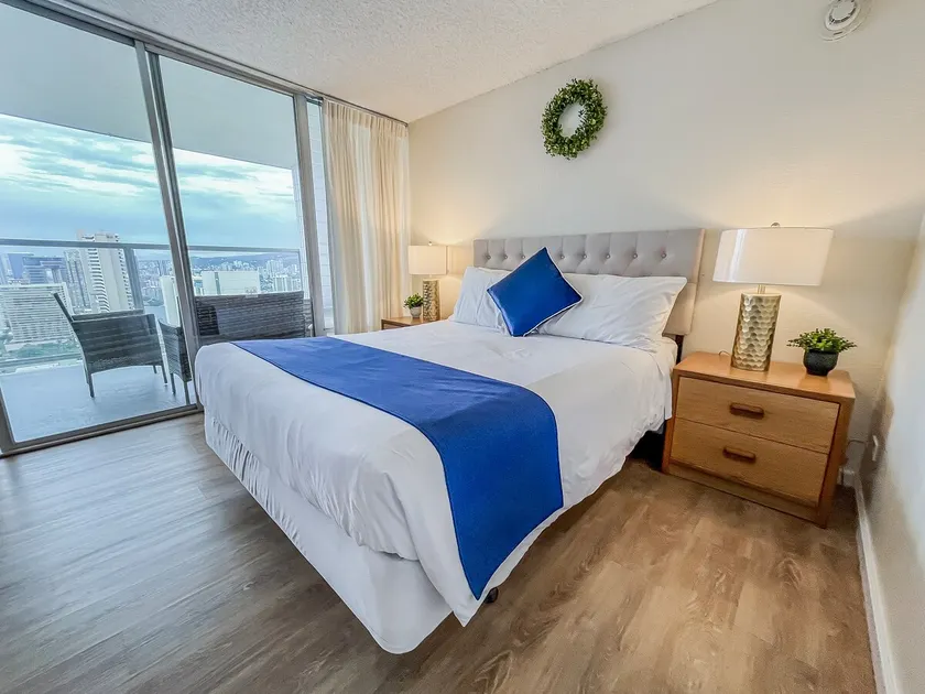 Two Amazing Views in One Spacious Condo Getaway - Image 1