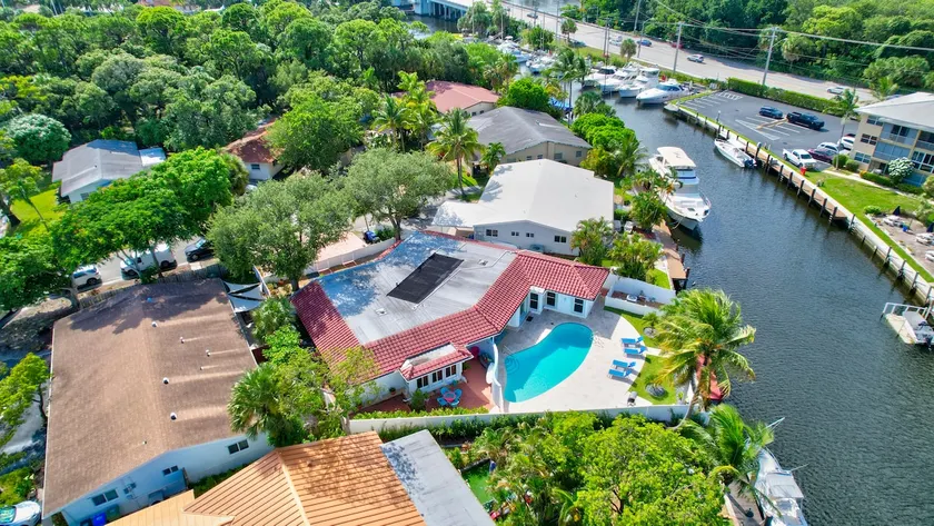 Waterfront Haven! 4BR/2.5BA + HeatedPool - Image 1
