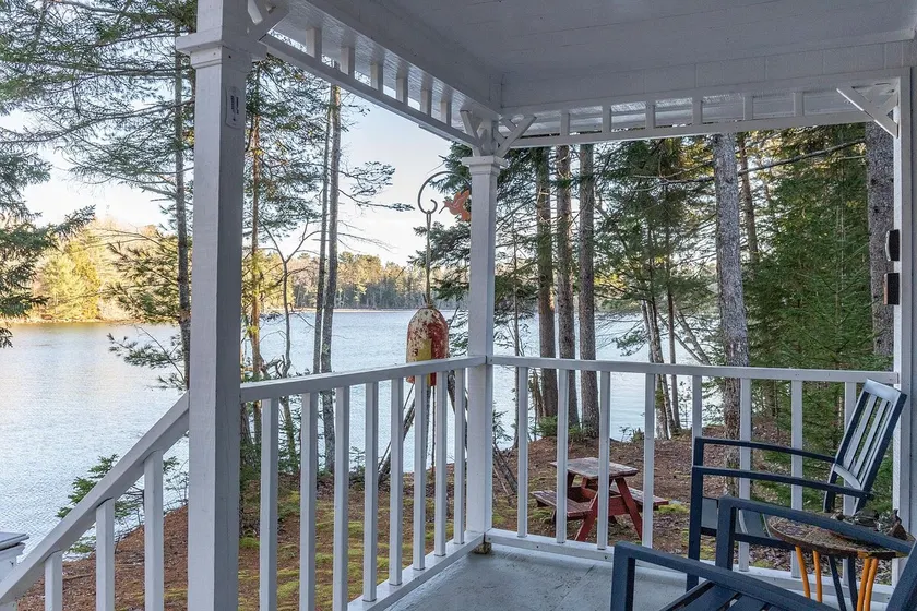 2 separate Cabins by the water - Image 1