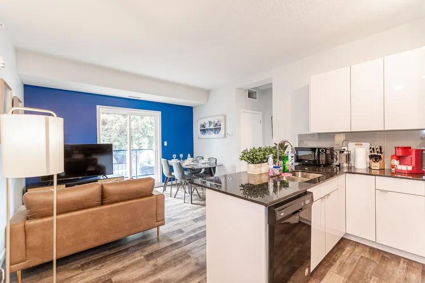 *Seafarer* with A/C 2 Beds luxury condo in UofA - Image 1