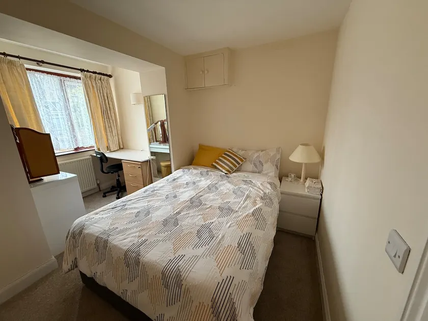 Roomy base in the centre of town - Image 1