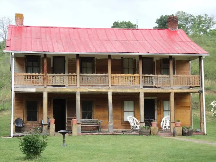 Rustic and Romantic Farm House - Image 1