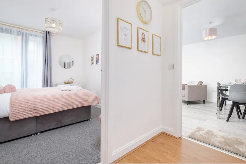 Fairytale 2 Bedroom Apartment City Centre Free Parking - Image 1