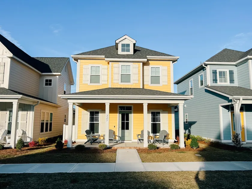 Beaufort Beach house in resort community - Image 1