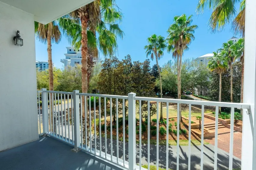 Baytowne Wharf/Sandestin resort - steps to shopping, restaurants, events & fun! - Image 1