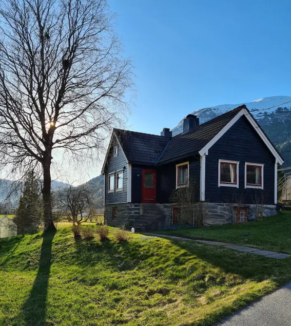 Cozy house with nice location. - Image 1