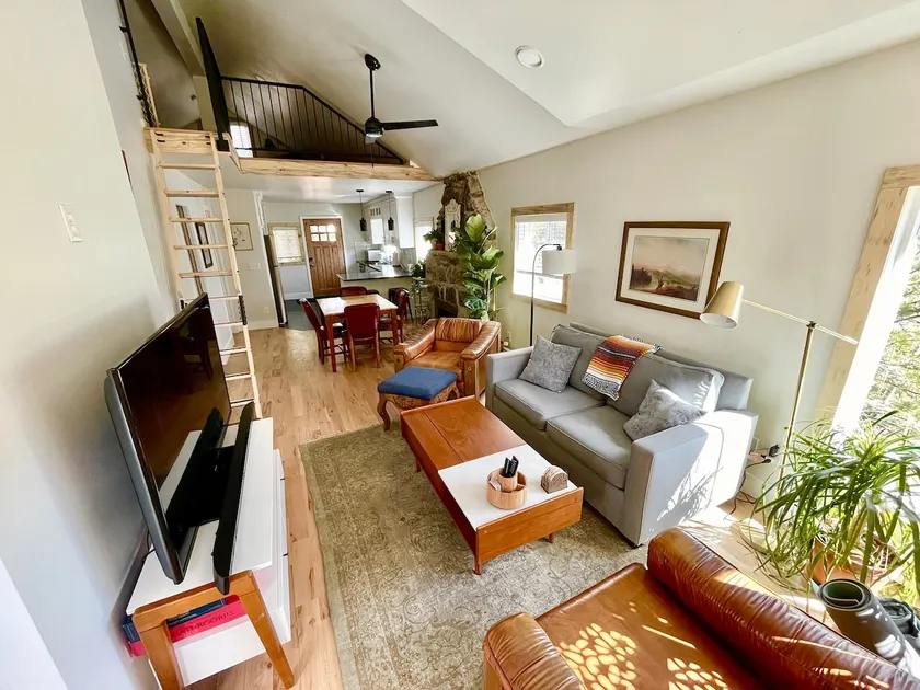 Modern, 2 bedroom + loft cabin with beautiful view. Perfect getaway. Quiet! - Image 1