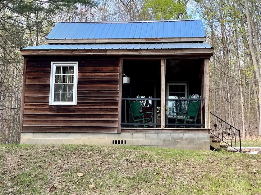 Restored cabin 10 minutes from VMI, W&L, and VHC. - Image 1