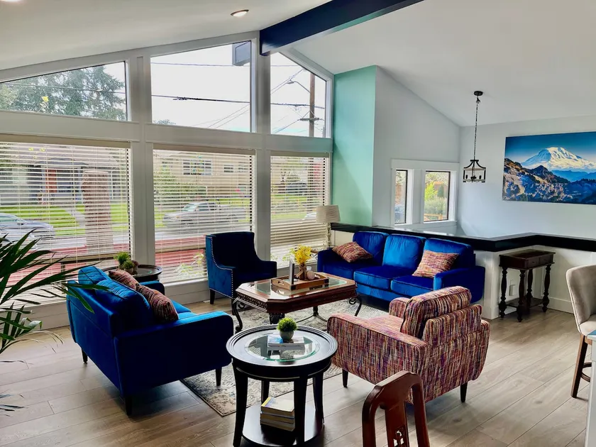 Beautiful relaxing home 4BR/3BA near Light Rail - Image 1