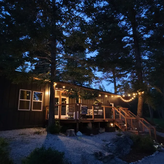 Modern Woodsy Peacock Home with Hot Tub! - Image 1