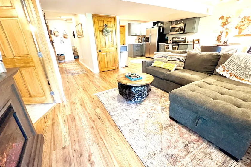 Cutesy Cozy Casa 2 BR Basement Apt. w/hot tub - Image 1