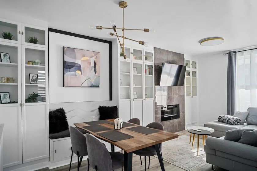 Beautiful 3-Bedroom House | Centretown | 2 Parking - Image 1