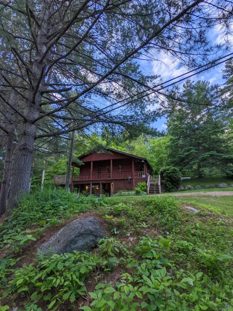 Lalaland Cottage: 10-Acres Getaway Across Mazinaw - Image 1