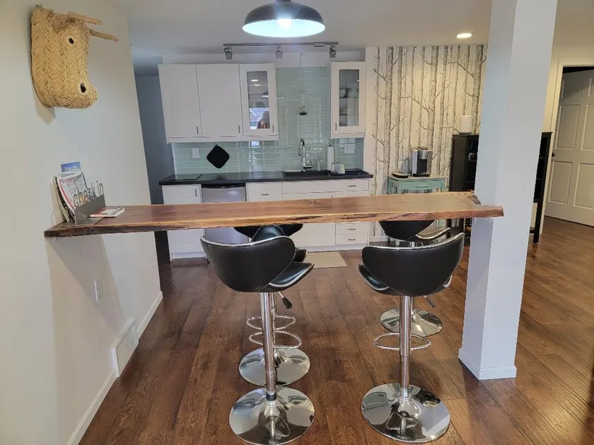 1st STREET URBAN SUITE: Gorgeous, fantastic locale - Image 1