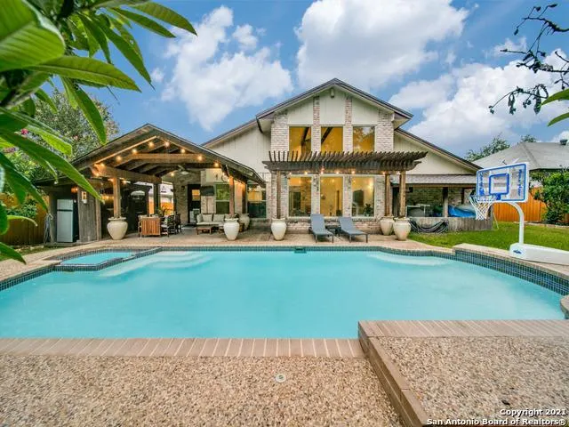 Heated pool & hot tub close to six flags! - Image 1