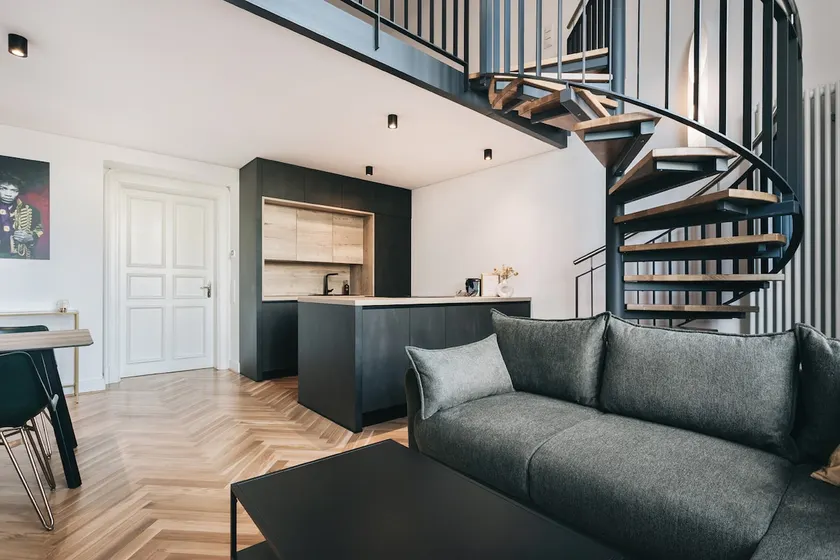 Design Apartment, Prime Dresden Spot – 7 Guests - Image 1