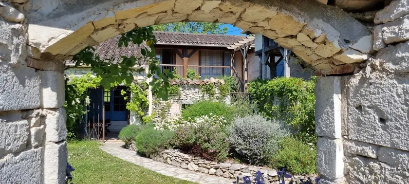 A haven of peace between Montcuq and Lauzerte (Lot) - Image 1