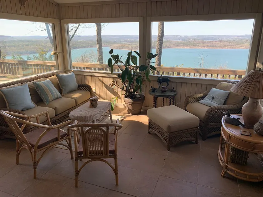 Lakeview Cottage Overlooking Greers Ferry Lake - Image 1