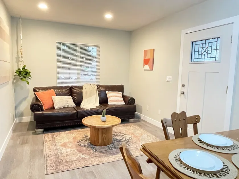 CENTRALLY LOCATED TO EVERYTHING! 5 min to Downtown - Image 1