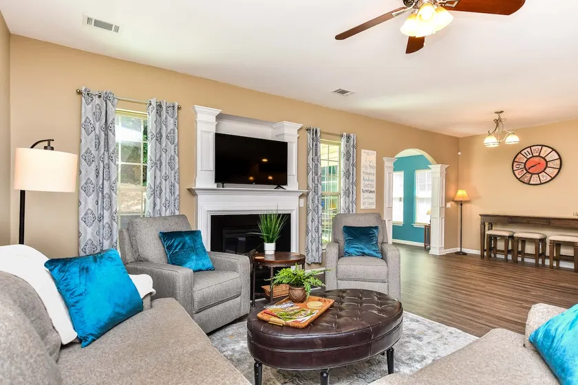 Relaxing Greer 6BR/11bed home near dtown & GSP - Image 1