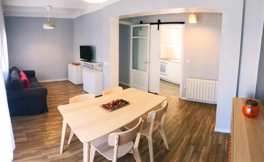 El Balcó del Bastareny Apartamento renovado 6p - Image 1