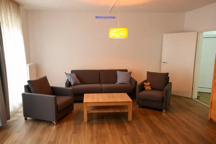 Friendly apartment in city location with terrace and parking space - Image 1