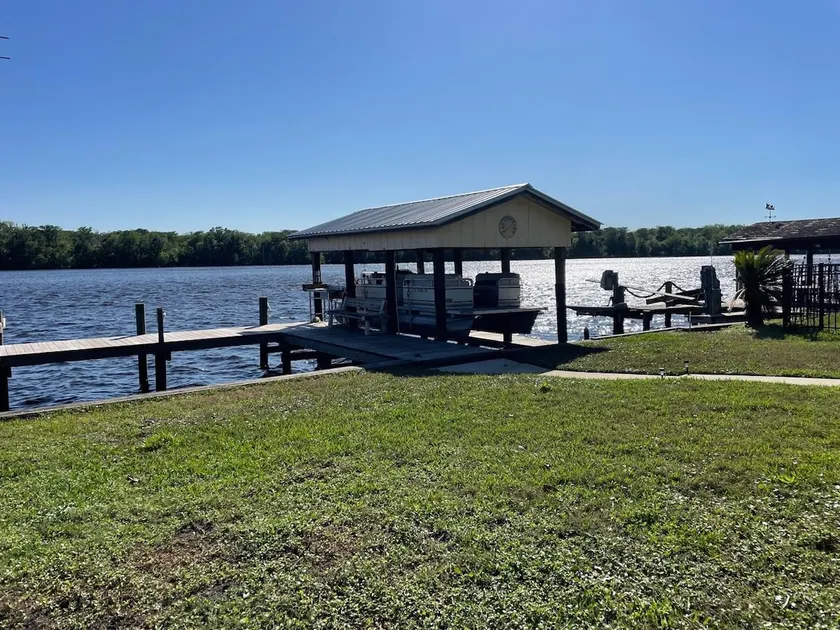 St Johns Riverfront Updated Spacious Home - Image 1