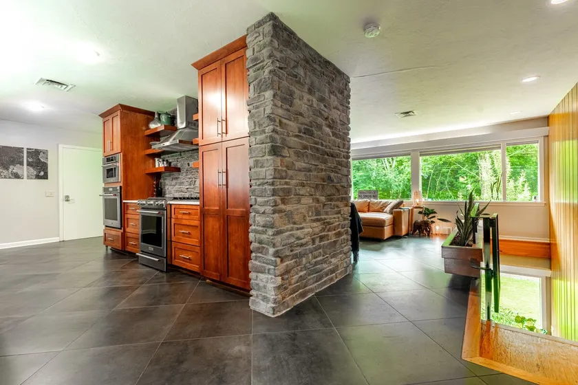 Nature Inspired 3 Bed MCM, near HOF, Wooded view - Image 1