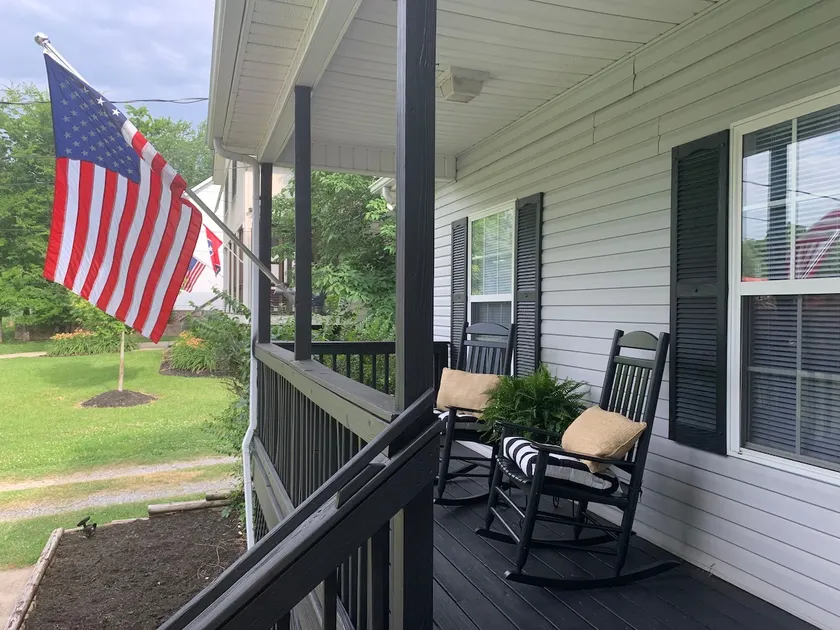 *Prime Location* Downtown Franklin Cozy Cottage - Image 1