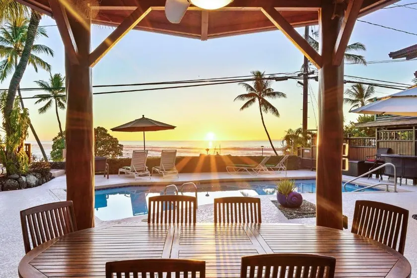 Lovers lair with pool - Image 1