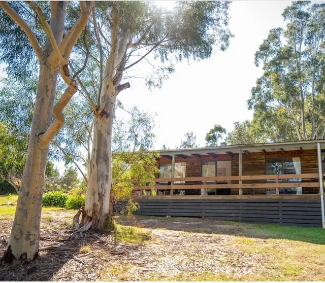 Cottage-Yarra Valley-10 Acres-Breakfast Inc-15 Mins From Healesville & Warburton - Image 1