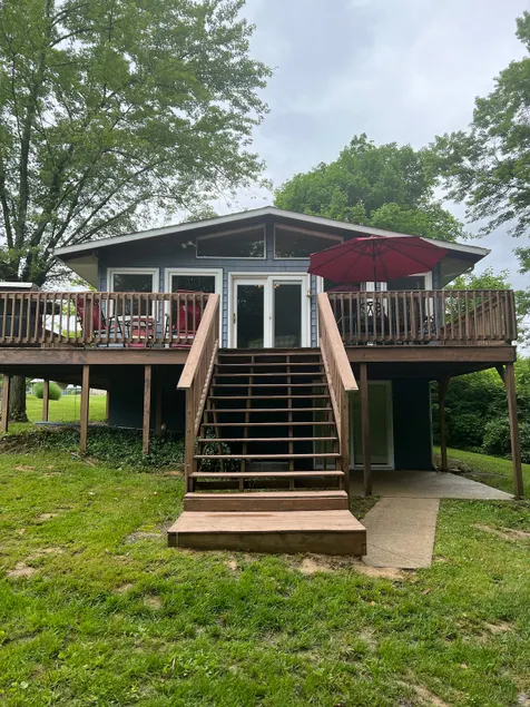 Cozy 3 Bedroom Cottage, Direct Lake Access & Dock - Image 1