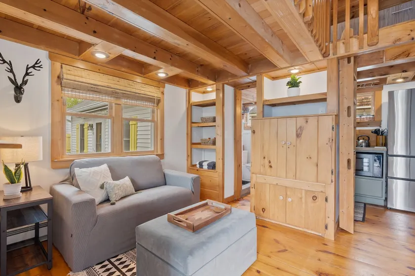 Comfy condo with loft by the beach! - Image 1