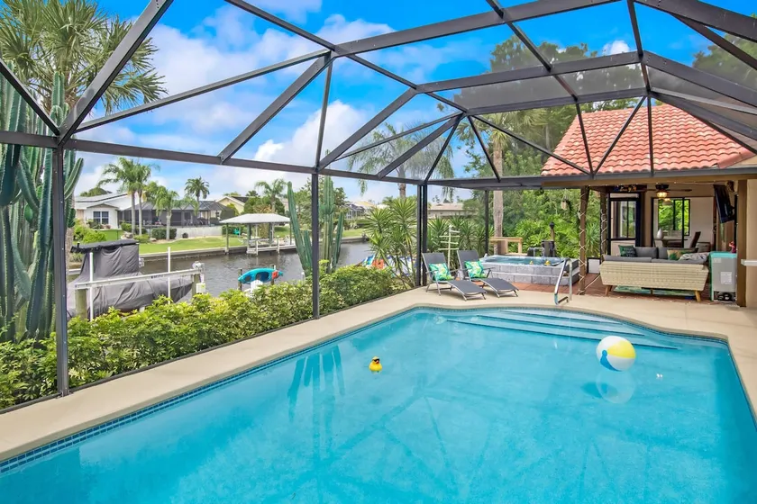 Fabulous Waterfront Villa Sleeps 10 Heated Pool&New Spa SUP Kayak drive to beach - Image 1