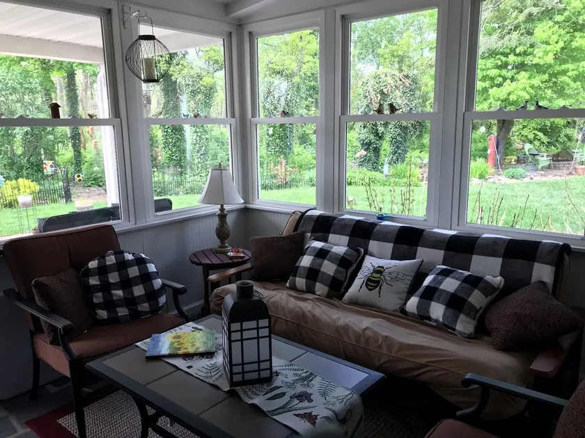 Bee Suite-adorable one bedroom with outdoor space - Image 1