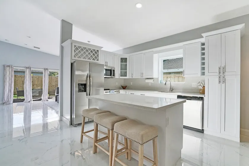 Beautiful 3 bedroom home near beaches and shopping - Image 1