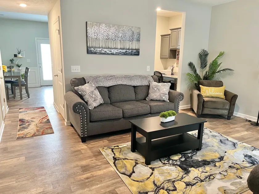 The In-Townhouse, near I-24, 30 min to Nashville - Image 1