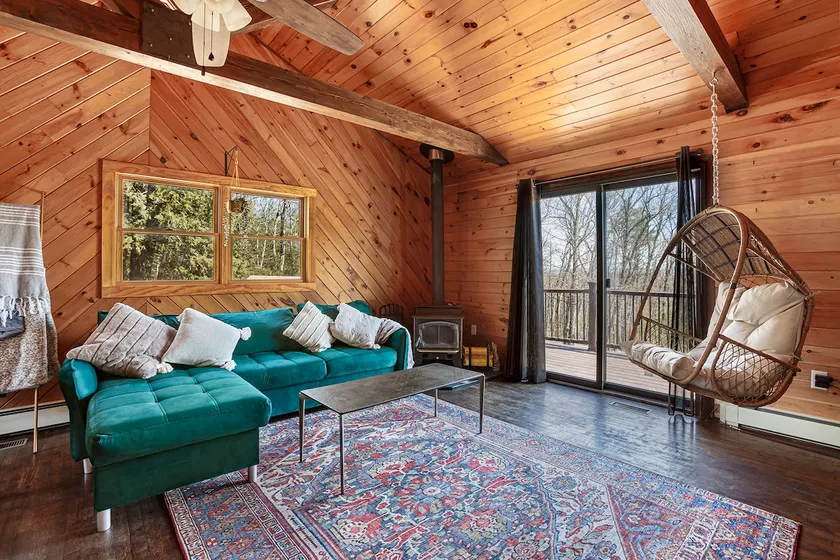 Cleo’s Cabin: Private Retreat with Fenced Dog Run - Image 1
