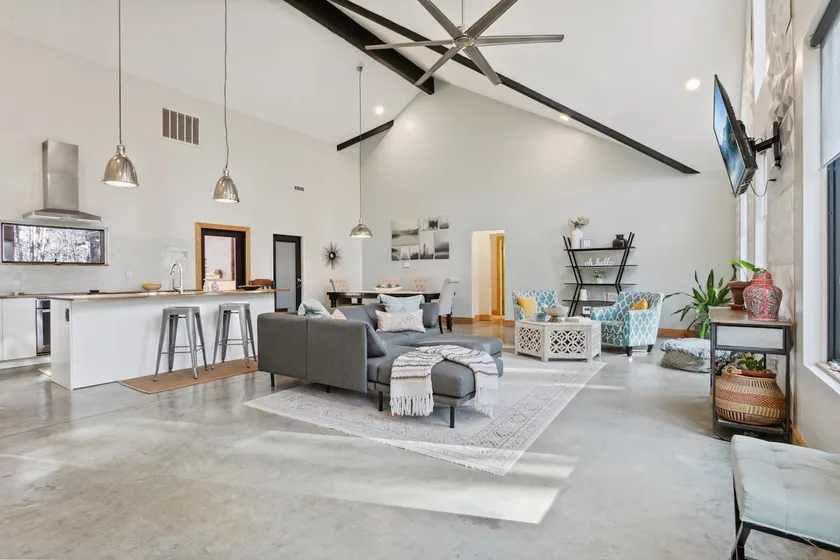 Serenity Over 5 Acres: Historic Triangle Haven - Image 1
