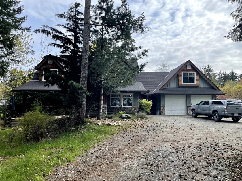 Peaceful and quiet location, rural setting in town - Image 1